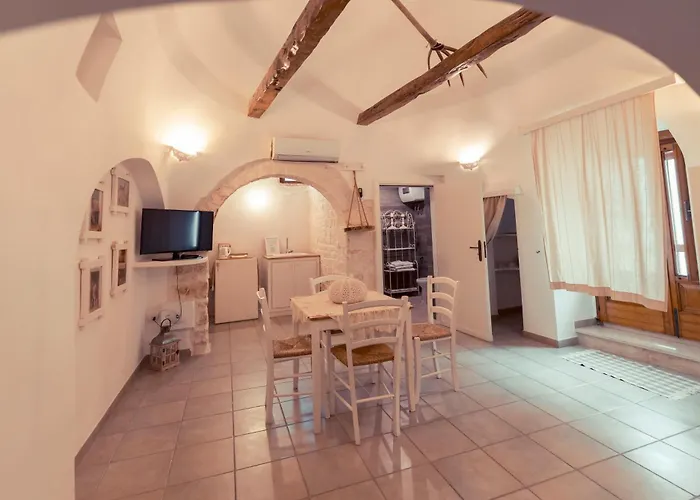 Trulli Antichi Mestieri - Widespread Trulli In The Historic Center