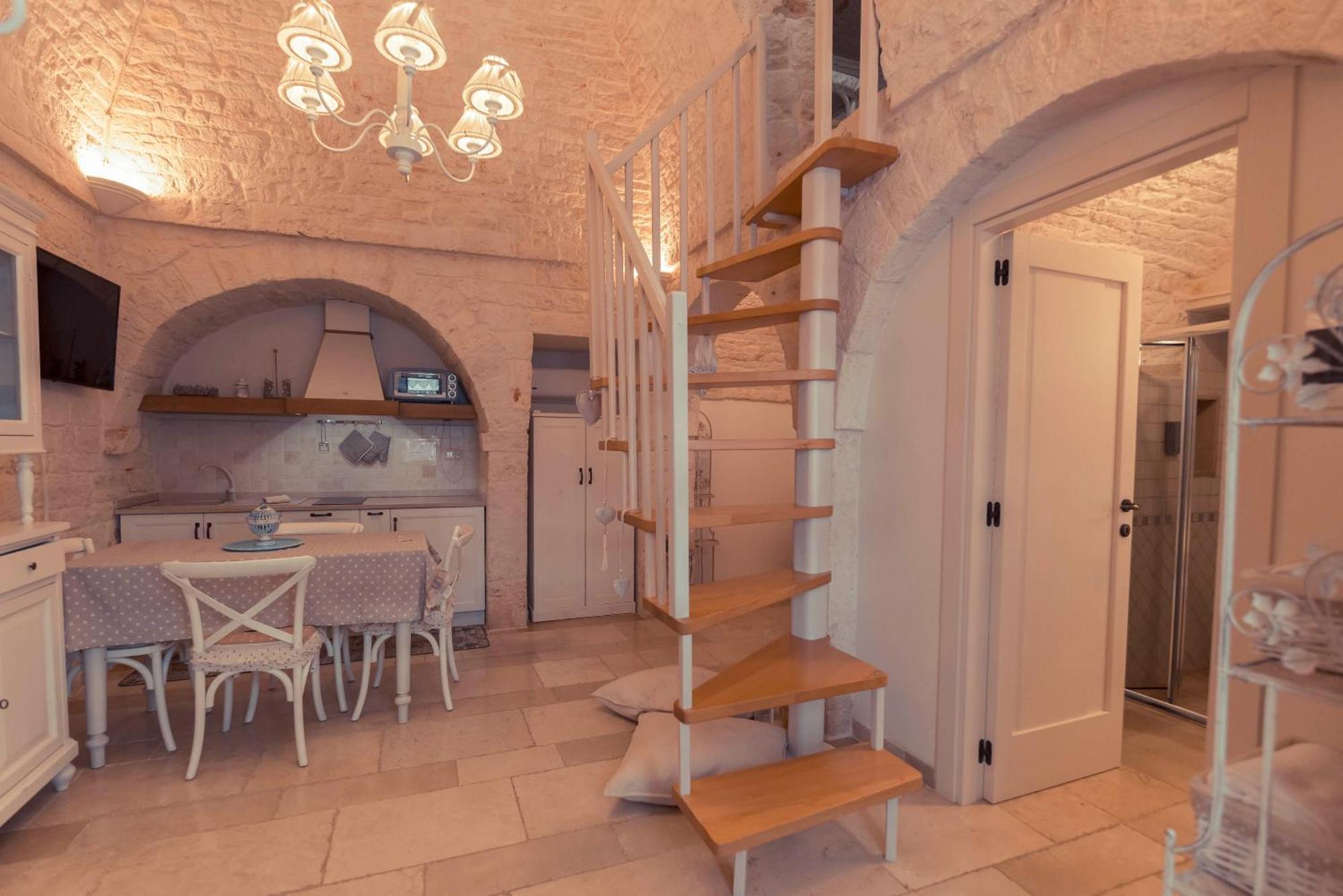 Trulli Antichi Mestieri - Widespread Trulli In The Historic Center